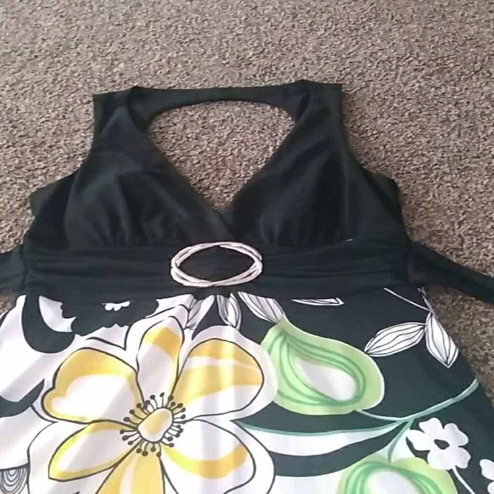 Dress - Picture 2 of 2